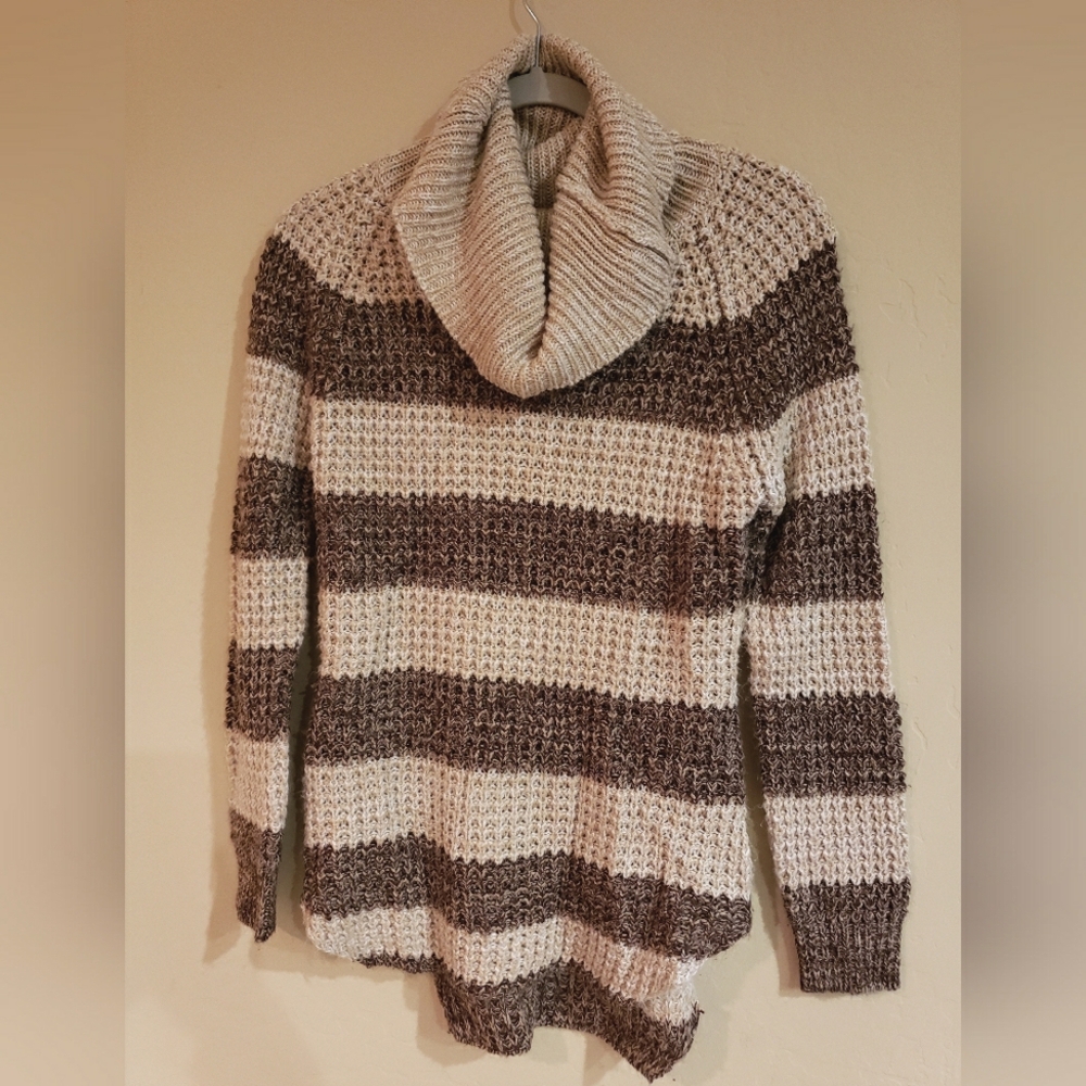 Hi-Low Sweater Rue21 Size large, tan and brown heather knit